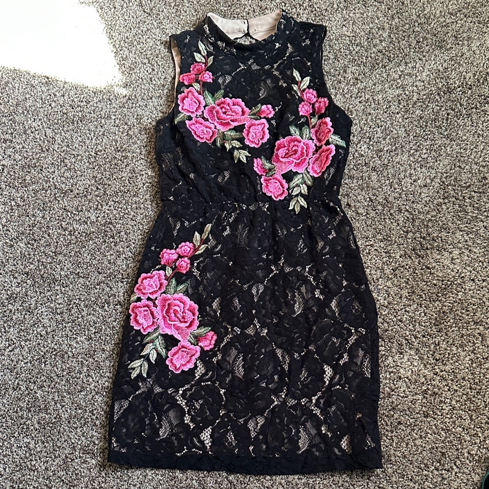 Elegant Black Lace Dress with Pink Floral Embroidery Small